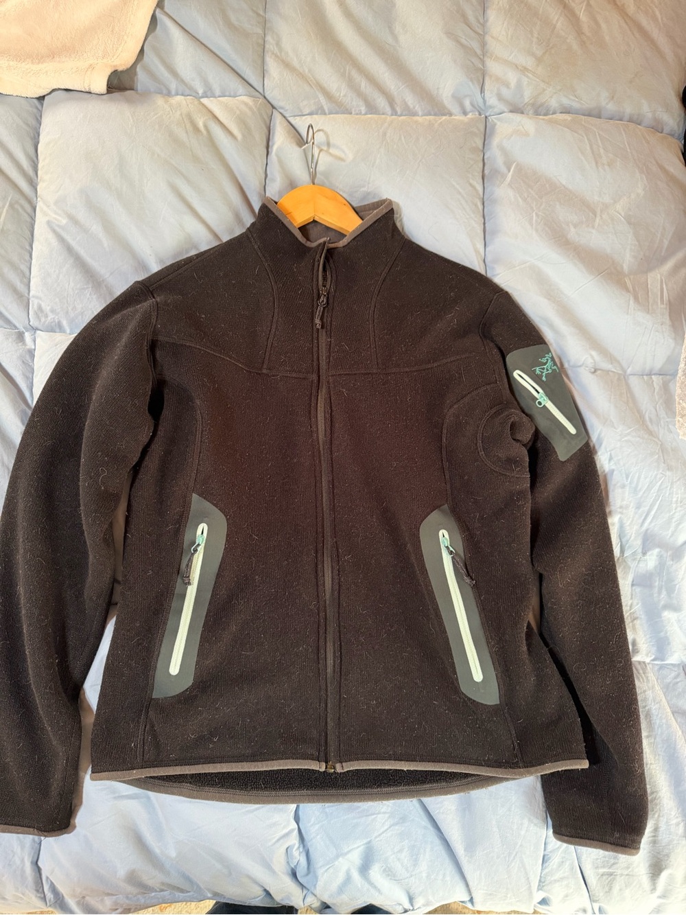 Arc’teryx Women’s Covert Sweater-Fleece Jacket with Contrast Zipper Accents